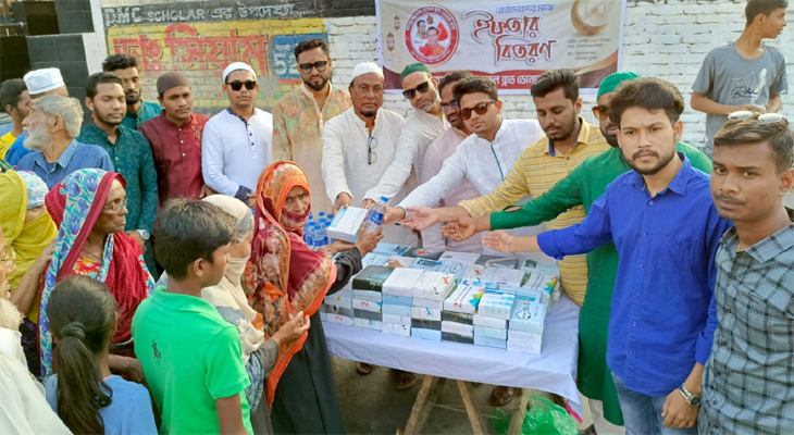 আসাদুজ্জামান রাসেল ব্লাড ডোনার ক্লাবের ইফতার বিতরণ